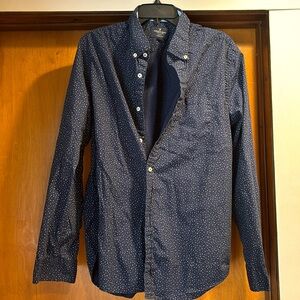 American Eagle Men’s Classic Fit Button Down- navy w/ white dots!
